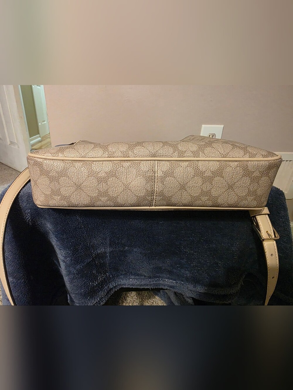 Kate Spade New York Cream Signature Floral Large Crossbody Bag - Picture 4 of 7